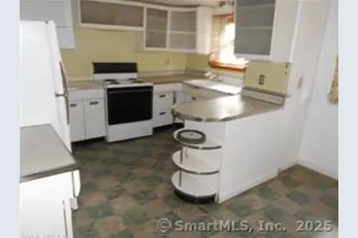 8 Burnham Street #2A, Plymouth, CT 06786 - Photo 3