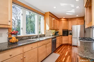 21 Vanderbilt Rd, West Hartford, CT 06119 - Photo 17