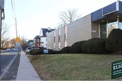 593 Farmington Avenue #Upper Floor, Hartford, CT 06105 - Photo 9