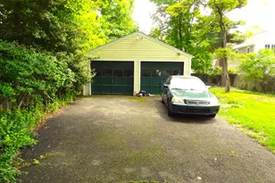 209 S Pine Creek Rd, Fairfield, CT 06824 - Photo 15