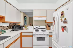 43 Millbrook Ct, Newington, CT 06111 - Photo 9
