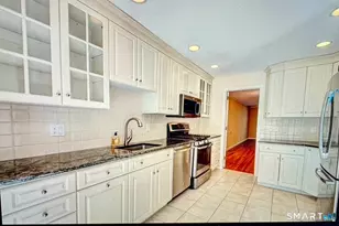 136 Tunxis Village, Farmington, CT 06032 - Photo 13