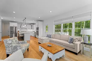 33 Arbor Crossing, East Lyme, CT 06333 - Photo 3