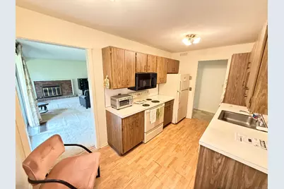 32 Heritage Village #C, Southbury, CT 06488 - Photo 5