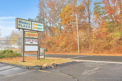 325 Chamberlain Highway #8, Meriden, CT 06451 - Photo 5