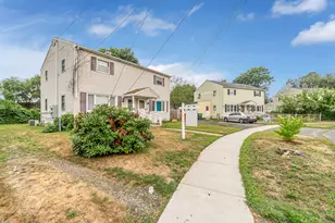 238 Larkin Ct, Stratford, CT 06615 - Photo 3