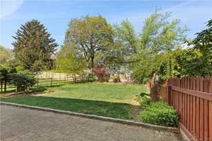 2 Walker Ct, Greenwich, CT 06831 - Photo 35