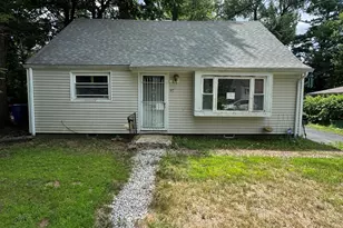 97 E Burnham St, Bloomfield, CT 06002 - Photo 3