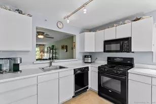 2 Mansfield Grove Rd, East Haven, CT 06512 - Photo 13