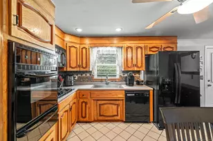 128 Auburn St, Stratford, CT 06614 - Photo 3