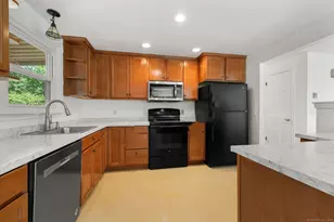 37 Stoneywood Dr, East Lyme, CT 06357 - Photo 11