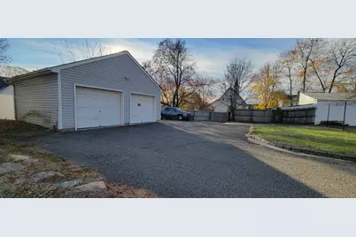 4 Stratton Place, Danbury, CT 06810 - Photo 13