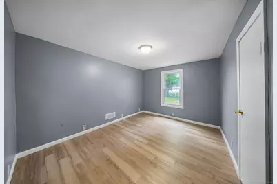 33 Granfield Avenue, Bridgeport, CT 06610 - Photo 7