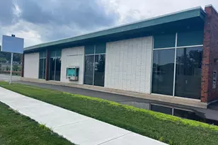 33 Old Tavern Rd, Orange, CT 06477 - Photo 1