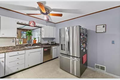 66 Loftus Circle, Bridgeport, CT 06606 - Photo 17