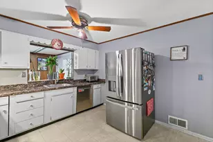 66 Loftus Cir, Bridgeport, CT 06606 - Photo 17