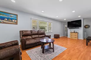 66 Loftus Cir, Bridgeport, CT 06606 - Photo 3