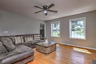 28 Edgewood Ave, Shelton, CT 06484 - Photo 9