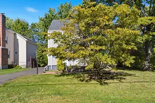 26 St Augustine St, West Hartford, CT 06110 - Photo 3