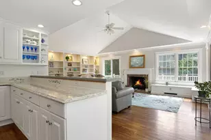 239 E Hunting Ridge Rd, Stamford, CT 06903 - Photo 7