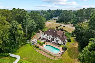 22 Hickory Hill Ln, Branford, CT 06405 - Photo 3