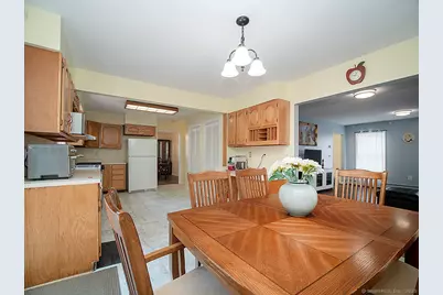 1681 Litchfield Turnpike, Woodbridge, CT 06525 - Photo 15