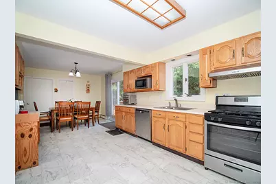 1681 Litchfield Turnpike, Woodbridge, CT 06525 - Photo 11