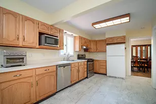 1681 Litchfield Turnpike, Woodbridge, CT 06525 - Photo 13