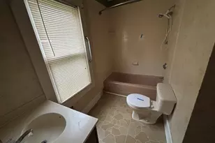 25 Clinton Ave, Middletown, CT 06457 - Photo 25