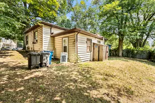 18 Hilltop Rd, New Haven, CT 06515 - Photo 3