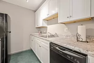 1 Russell St, Middletown, CT 06457 - Photo 3