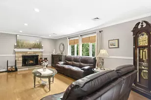 40 Winthrop Pl, Monroe, CT 06468 - Photo 9