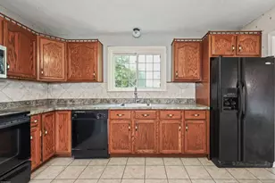 67 Barrington Ln, Waterbury, CT 06708 - Photo 7