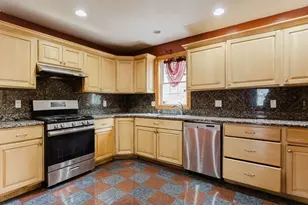 32 Marshall Ave, Trumbull, CT 06611 - Photo 9