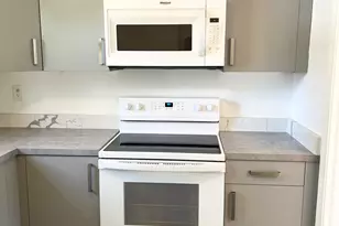 9 Grandview Dr, Farmington, CT 06032 - Photo 3