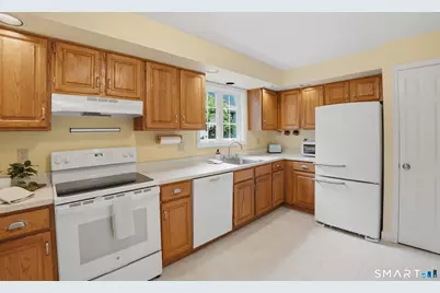 102 Heatherwood Drive #102, Brookfield, CT 06804 - Photo 3