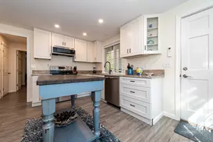 11 N Main St, Essex, CT 06426 - Photo 21