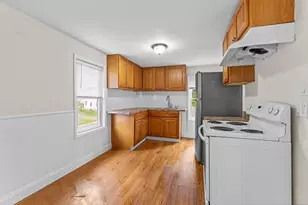 60 Lincoln St, Enfield, CT 06082 - Photo 9