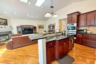 18 Fieldstone Ln, Beacon Falls, CT 06403 - Photo 9