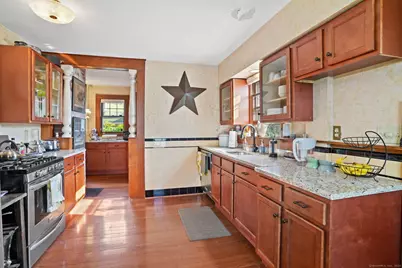 687 Wood Avenue, Bridgeport, CT 06604 - Photo 9