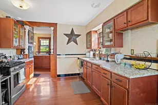 687 Wood Ave, Bridgeport, CT 06604 - Photo 9