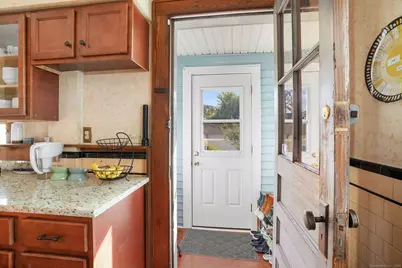 687 Wood Avenue, Bridgeport, CT 06604 - Photo 13