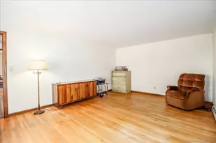 18 Skating Pond Rd, Trumbull, CT 06611 - Photo 5