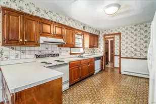 18 Skating Pond Rd, Trumbull, CT 06611 - Photo 13