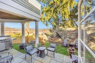 1 Home Pl, Greenwich, CT 06830 - Photo 15