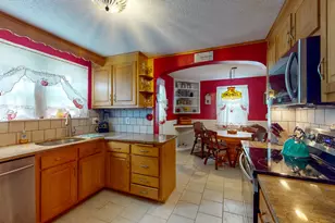 405 Alling St, Berlin, CT 06037 - Photo 9