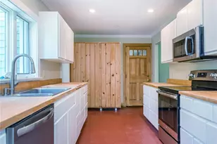 33 Washington Ave, Woodbury, CT 06798 - Photo 9