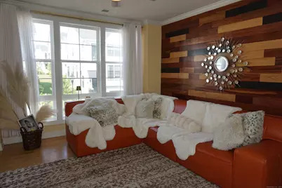 127 Brentwood Circle #127, Danbury, CT 06810 - Photo 3