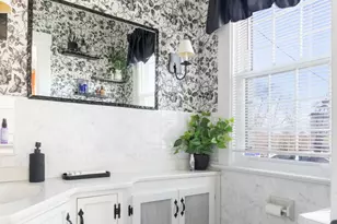 126 Colonial Ave, Middlebury, CT 06762 - Photo 13