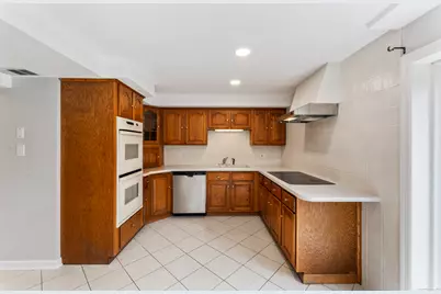 4 Dover Circle, Newtown, CT 06470 - Photo 11